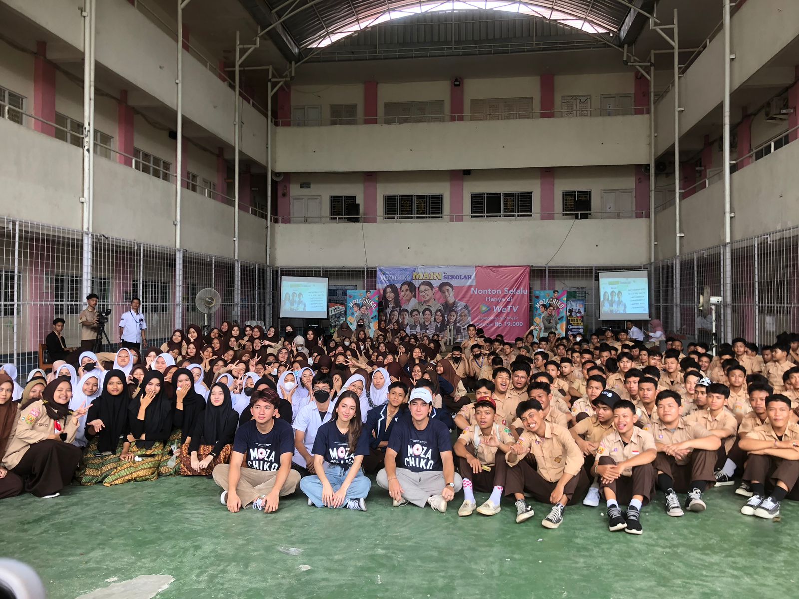 Gambar Thumbnail untuk berita SMK TIRTAJAYA KEDATANGAN CAST MOZACHIKO DAN WeTV BANYAK GAMES SERU DAN MENGHIBUR 